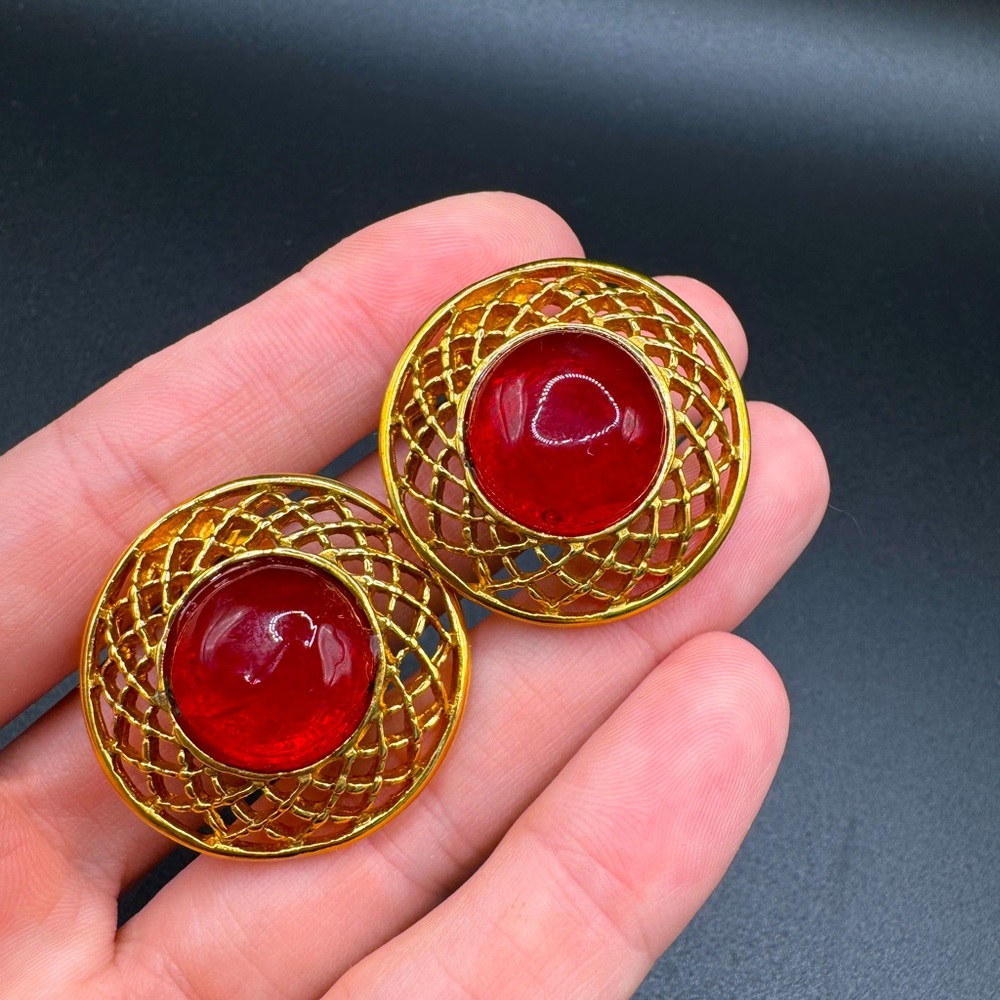 LOT 1507 24K gold plated CHANEL vintage red glass gripoix clip on earrings